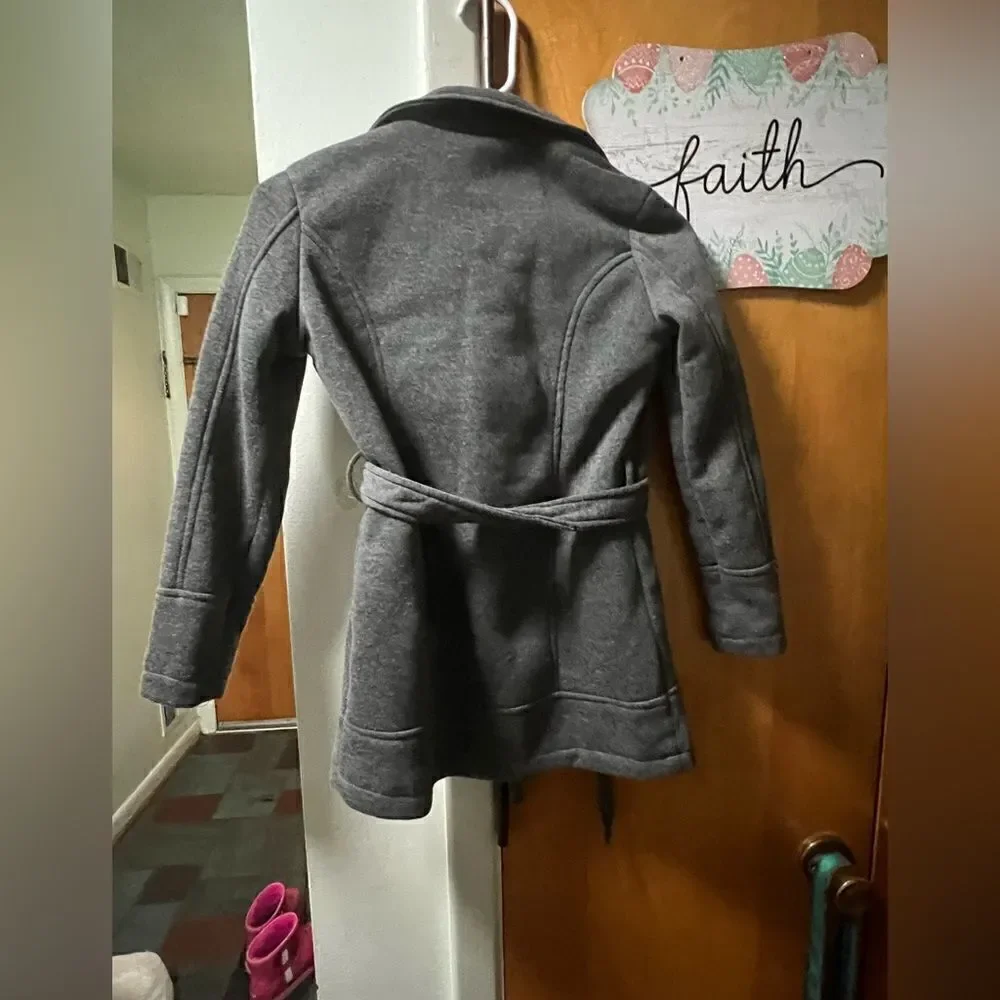 Girls coat with button front closure and belt side pockets